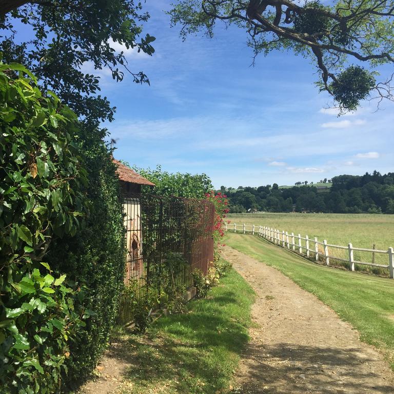 Le Manoir De Benedicte B&B Cahan Bagian luar foto