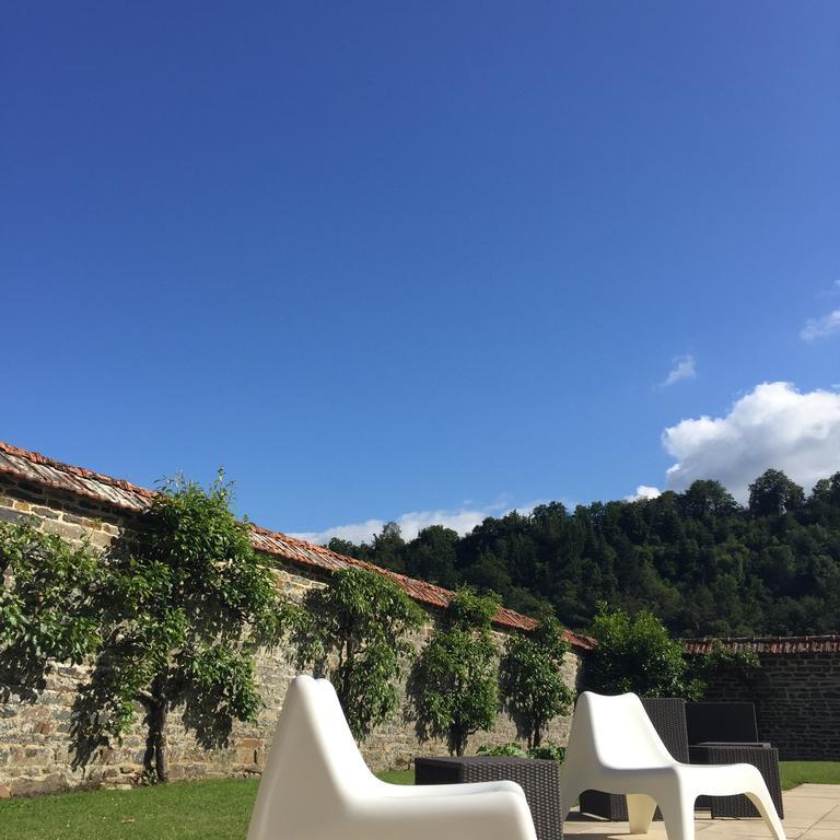 Le Manoir De Benedicte B&B Cahan Bagian luar foto
