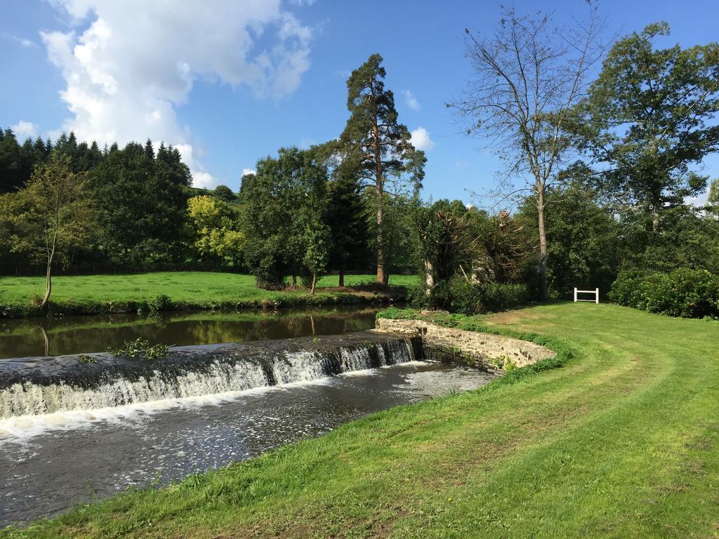 Le Manoir De Benedicte B&B Cahan Bagian luar foto